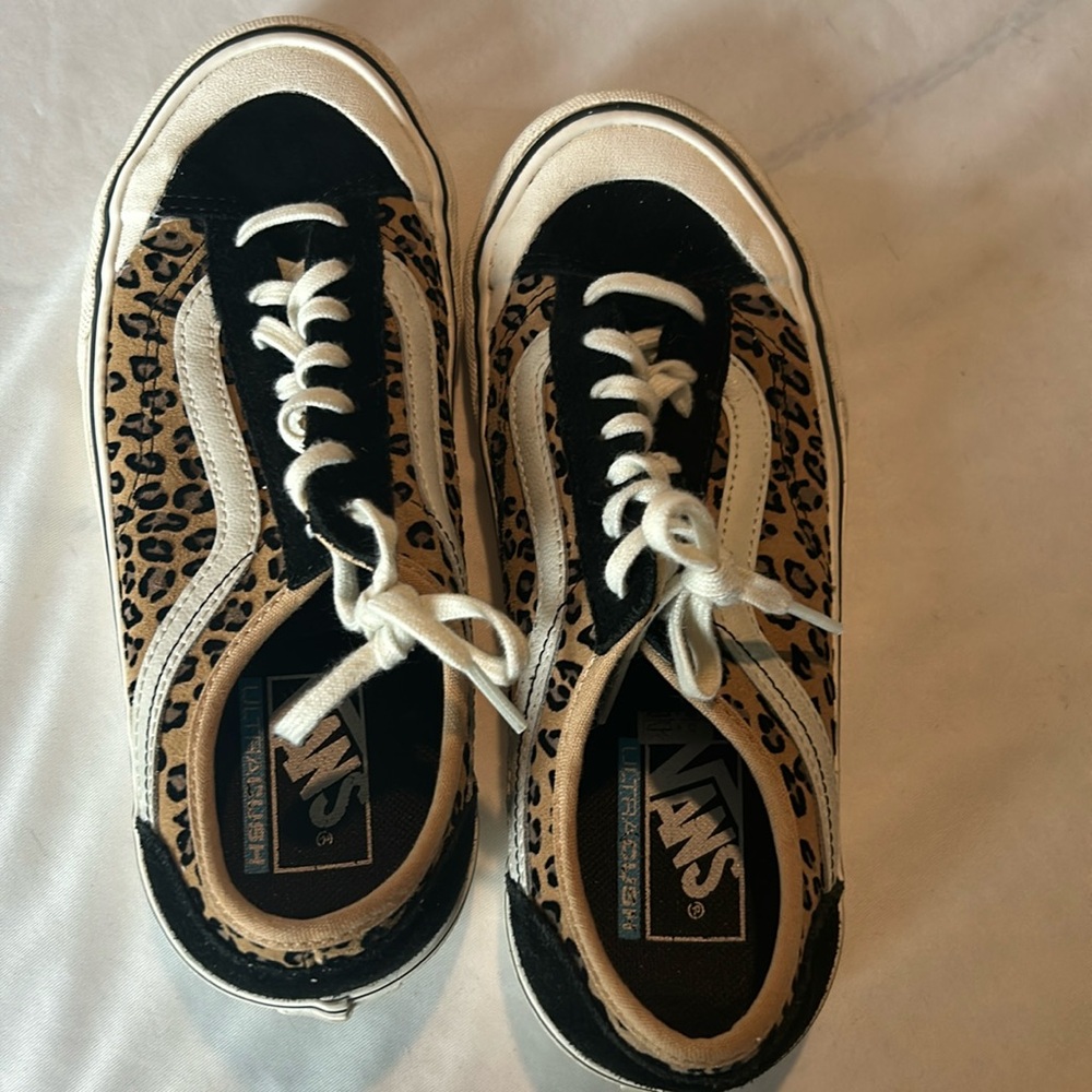 Adorable animal print throw back Vans. Only worn three times